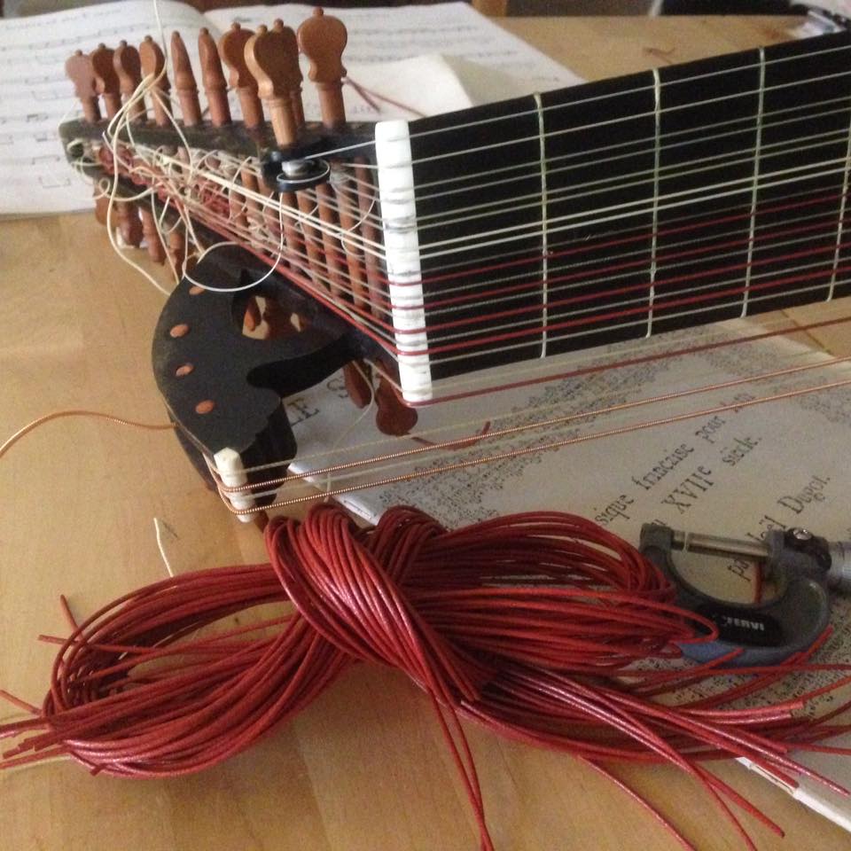 red bass lute strings